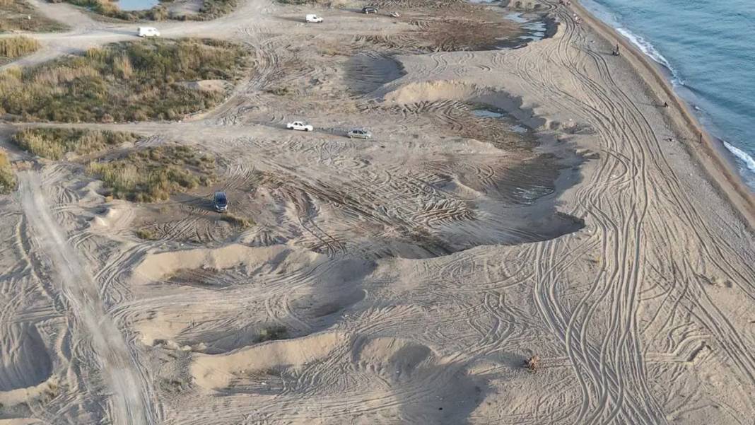 Kum Hırsızlarının Kevgire Çevirdiği Sahil Böyle Görüntülendi! 1